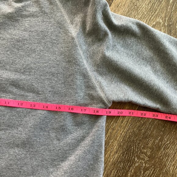 She Show Size XS Louis V Sexy Lips Sweatshirt - Picture 6 of 9